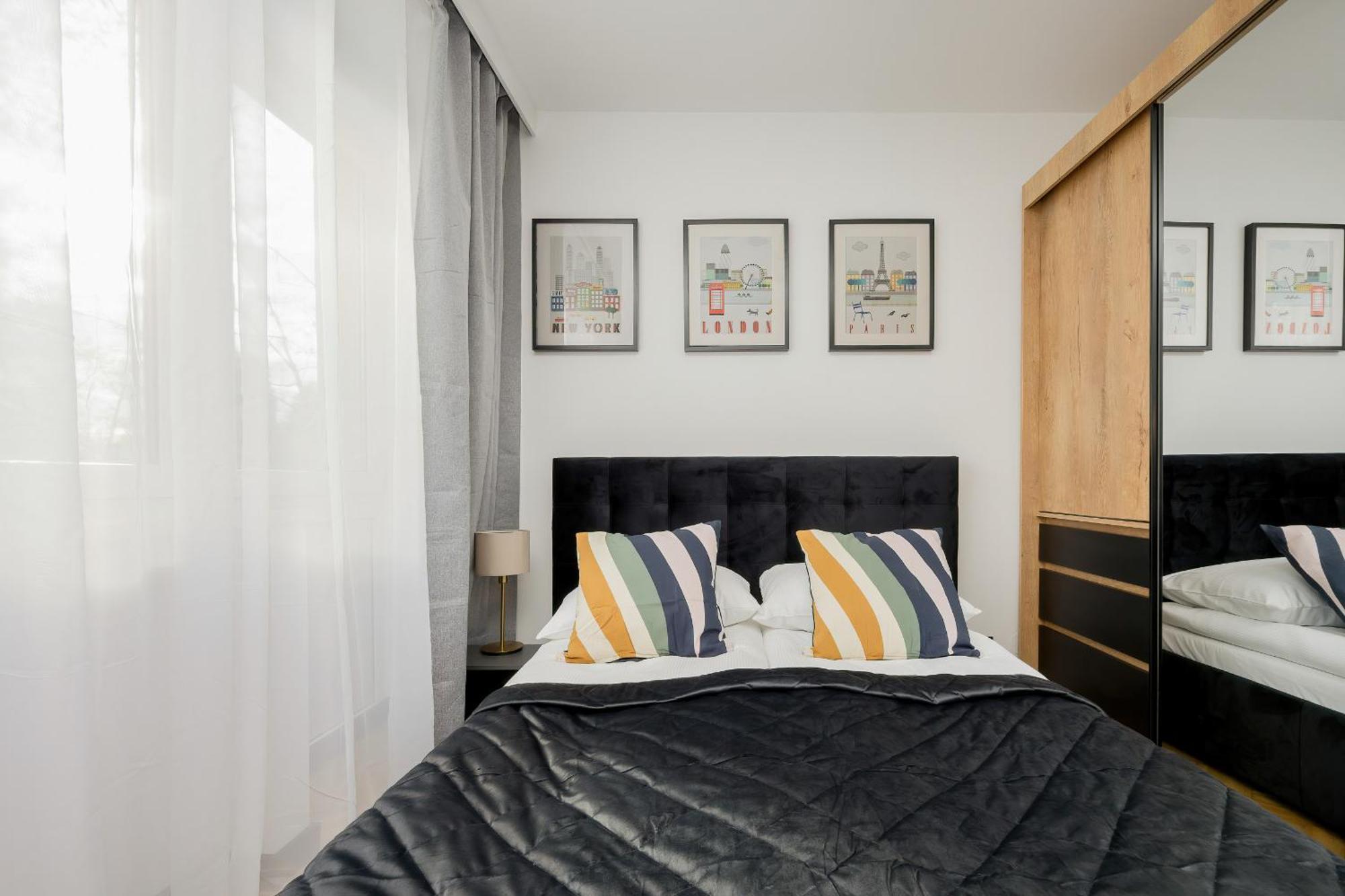 Modern Black & Wooden Apartment Warsaw Near The Airport By Noclegi Renters Exterior photo