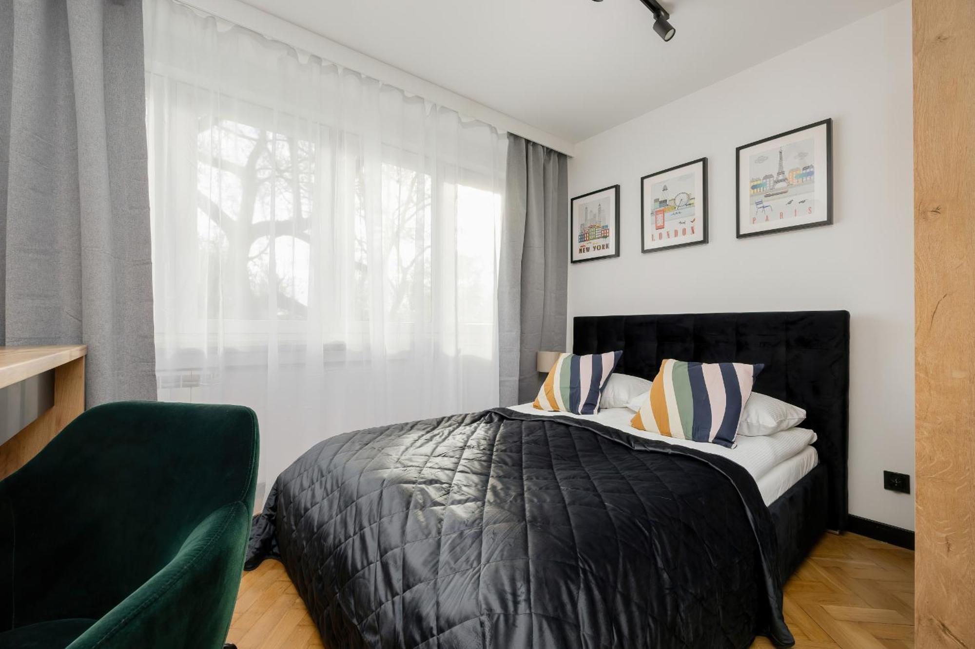 Modern Black & Wooden Apartment Warsaw Near The Airport By Noclegi Renters Exterior photo