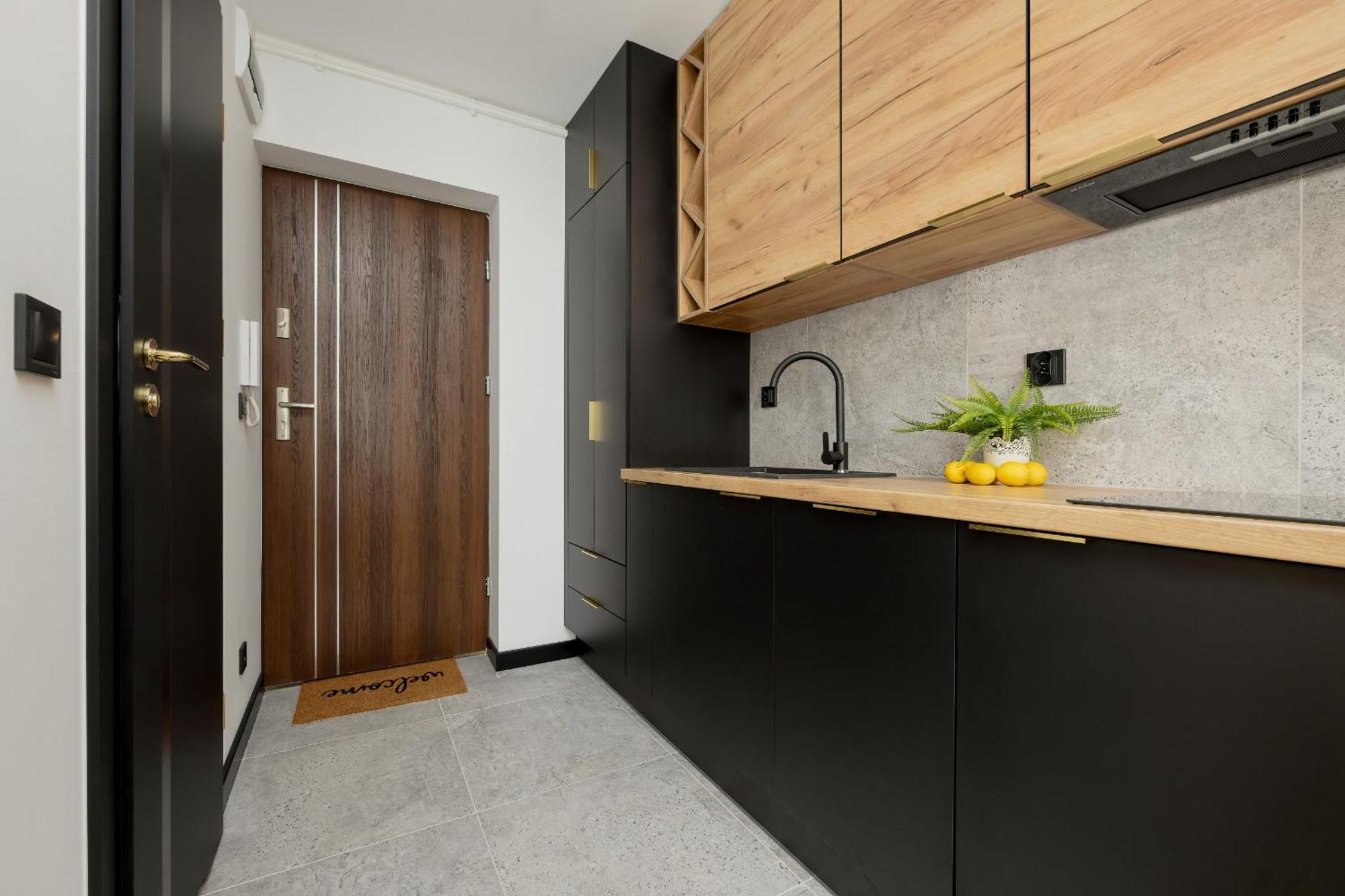 Modern Black & Wooden Apartment Warsaw Near The Airport By Noclegi Renters Exterior photo