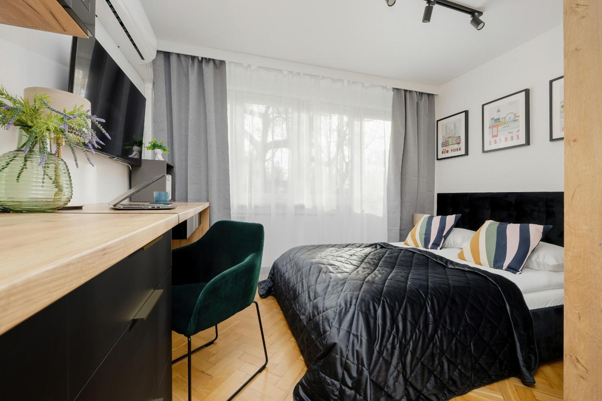Modern Black & Wooden Apartment Warsaw Near The Airport By Noclegi Renters Exterior photo
